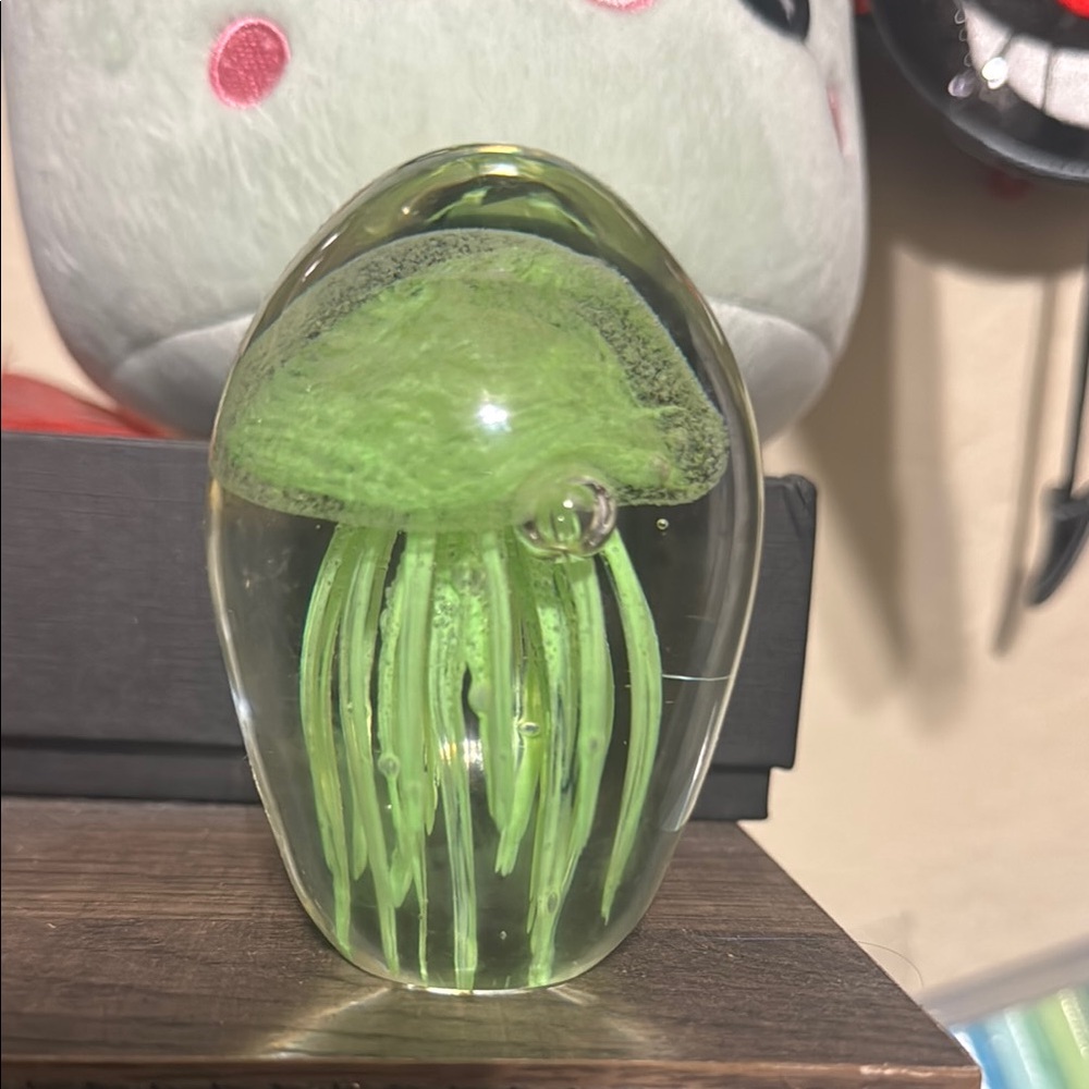 Vibrant Green Jellyfish Glass Accent Decor